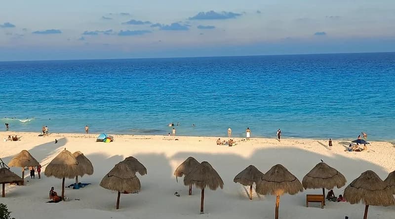 Playa Delfines